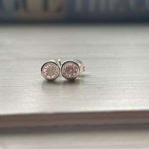 Evry Jewels Elegant Silver Stud Earrings